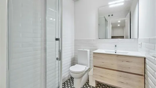 Rooms in Barcelona Ciutat Vella - photo 8