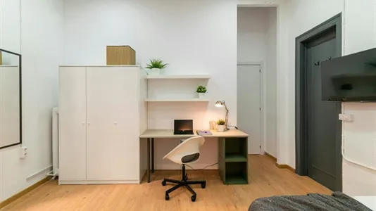 Rooms in Barcelona Ciutat Vella - photo 4