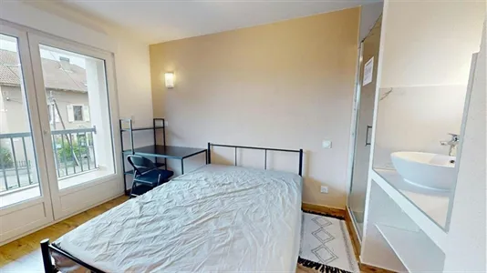 Rooms in Saint-Julien-en-Genevois - photo 4