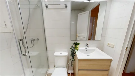 Rooms in Barcelona Eixample - photo 9