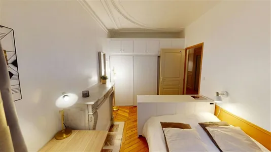 Rooms in Paris 8ème arrondissement - photo 2