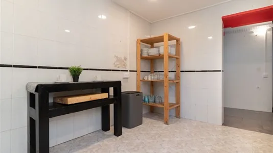 Rooms in Barcelona Ciutat Vella - photo 9