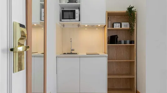 Rooms in Madrid Centro - photo 10