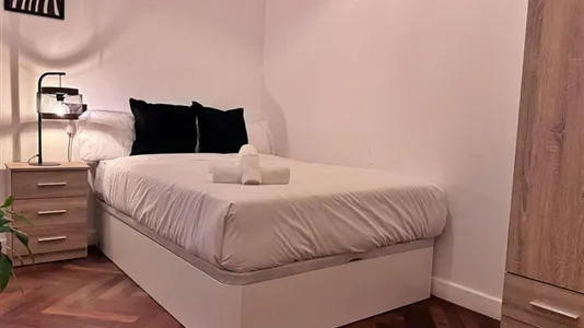 Rooms in Barcelona Eixample - photo 7