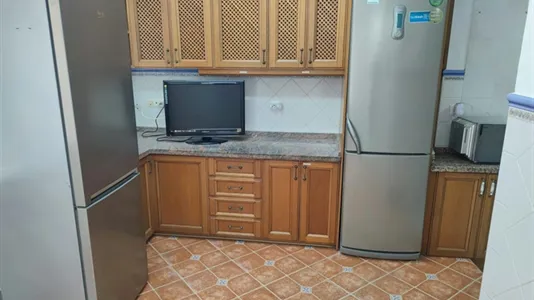 Rooms in Almería - photo 6
