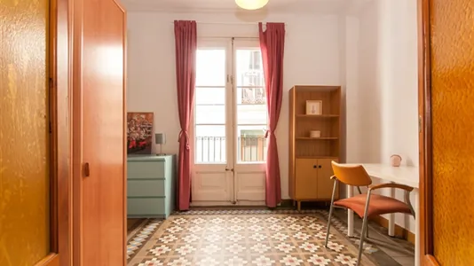 Rooms in Barcelona Ciutat Vella - photo 5