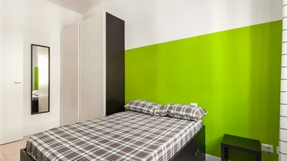 Room for rent in Milano Zona 6 - Barona, Lorenteggio, Milan