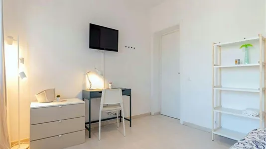 Rooms in Roma Municipio XIV – Monte Mario - photo 3