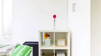 Room for rent in Milano Zona 6 - Barona, Lorenteggio, Milan