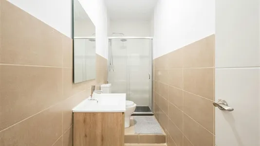 Rooms in Madrid Centro - photo 9