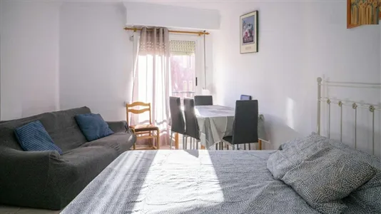 Rooms in el Camí de Vera - photo 2