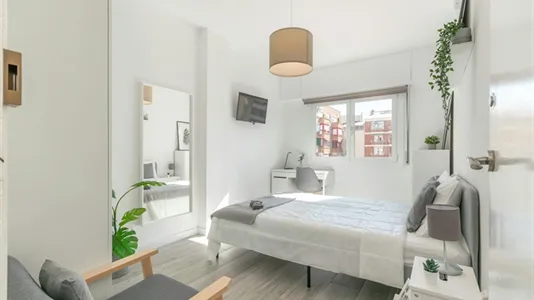 Rooms in Barcelona Eixample - photo 2