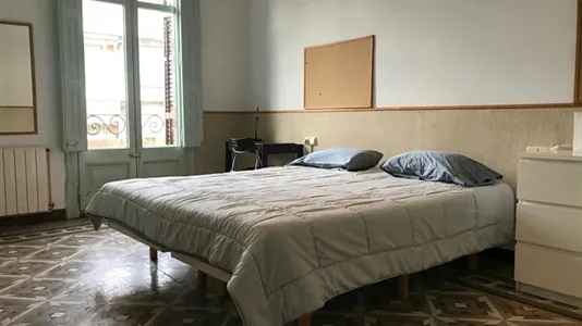 Rooms in Barcelona Eixample - photo 2