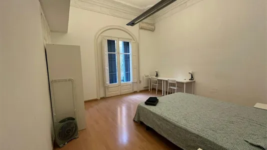 Rooms in Barcelona Eixample - photo 1