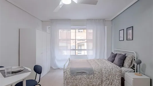 Rooms in Burjassot - photo 1