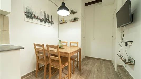 Rooms in Barcelona Ciutat Vella - photo 5