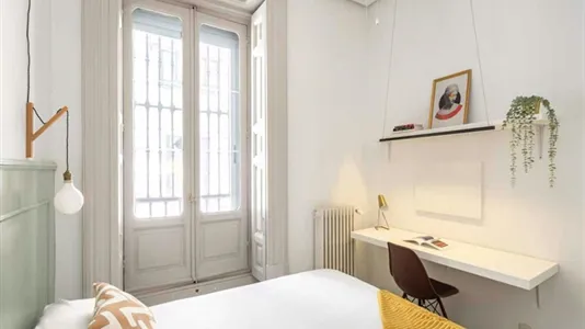 Rooms in Madrid Centro - photo 6