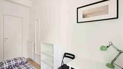 Room for rent in Milano Zona 6 - Barona, Lorenteggio, Milan