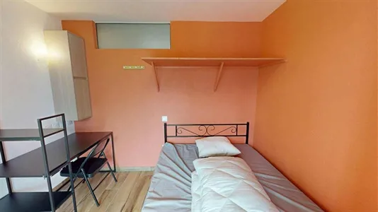 Rooms in Saint-Julien-en-Genevois - photo 2