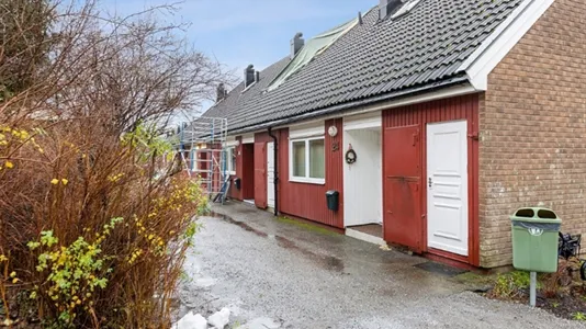 Houses in Södertälje - photo 1