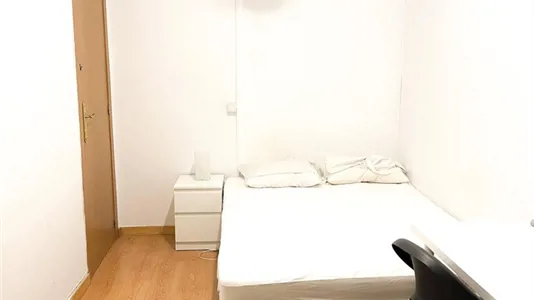 Rooms in Barcelona Ciutat Vella - photo 2