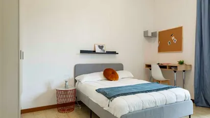 Room for rent in Milano Zona 7 - Baggio, De Angeli, San Siro, Milan