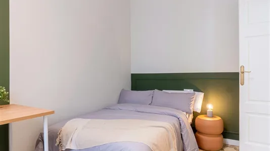 Rooms in Barcelona Eixample - photo 1