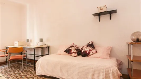 Rooms in Barcelona Ciutat Vella - photo 4