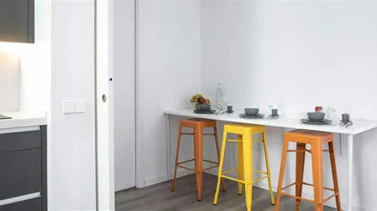 Rooms in Barcelona Ciutat Vella - photo 8