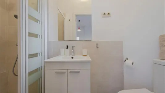 Rooms in Madrid Centro - photo 10