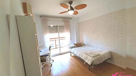 Rooms in el Camí de Vera - photo 2