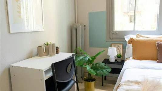 Rooms in Barcelona Ciutat Vella - photo 3
