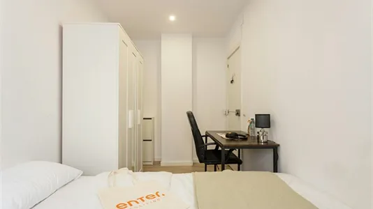 Rooms in Barcelona Eixample - photo 5