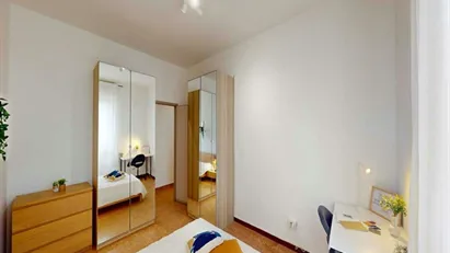 Room for rent in Milano Zona 7 - Baggio, De Angeli, San Siro, Milan