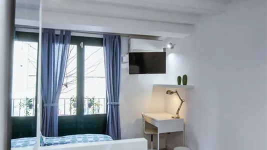 Rooms in Barcelona Ciutat Vella - photo 6