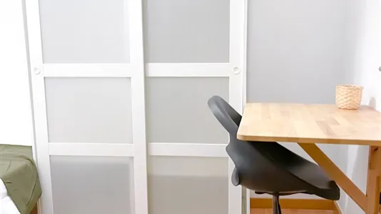 Rooms in Barcelona Ciutat Vella - photo 4