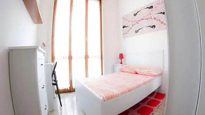 Room for rent in Milano Zona 7 - Baggio, De Angeli, San Siro, Milan