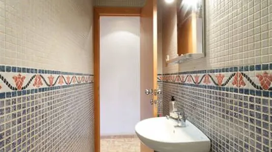 Rooms in Barcelona Sants-Montjuïc - photo 9