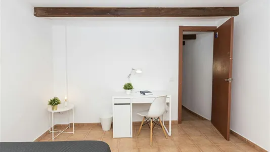 Rooms in Barcelona Ciutat Vella - photo 4