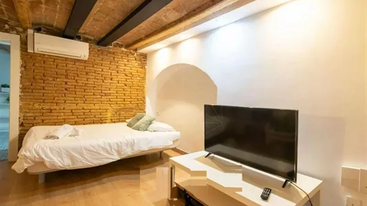 Apartments in Barcelona Ciutat Vella - photo 2