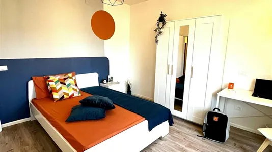 Rooms in Milano Zona 8 - Fiera, Gallaratese, Quarto Oggiaro - photo 1