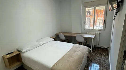 Rooms in Manises - photo 1