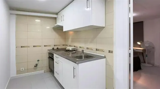 Rooms in Barcelona Ciutat Vella - photo 8