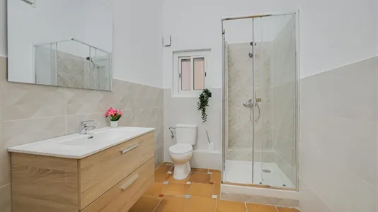 Rooms in Barcelona Eixample - photo 9