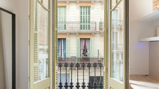 Rooms in Barcelona Sants-Montjuïc - photo 3
