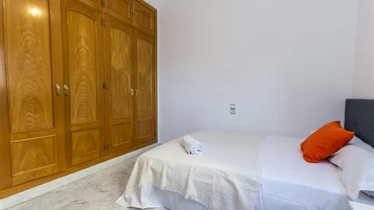 Rooms in Málaga - photo 4