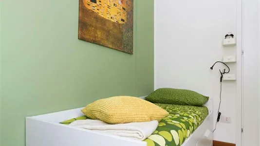Rooms in Milano Zona 8 - Fiera, Gallaratese, Quarto Oggiaro - photo 3
