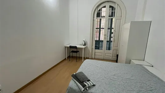 Rooms in Barcelona Eixample - photo 8