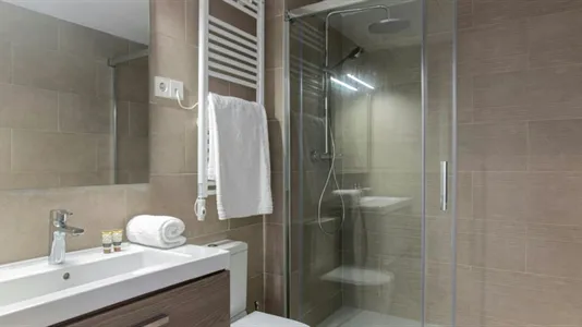 Rooms in Barcelona Ciutat Vella - photo 9