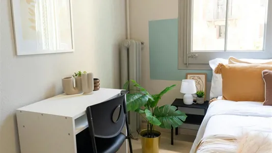Rooms in Barcelona Ciutat Vella - photo 3